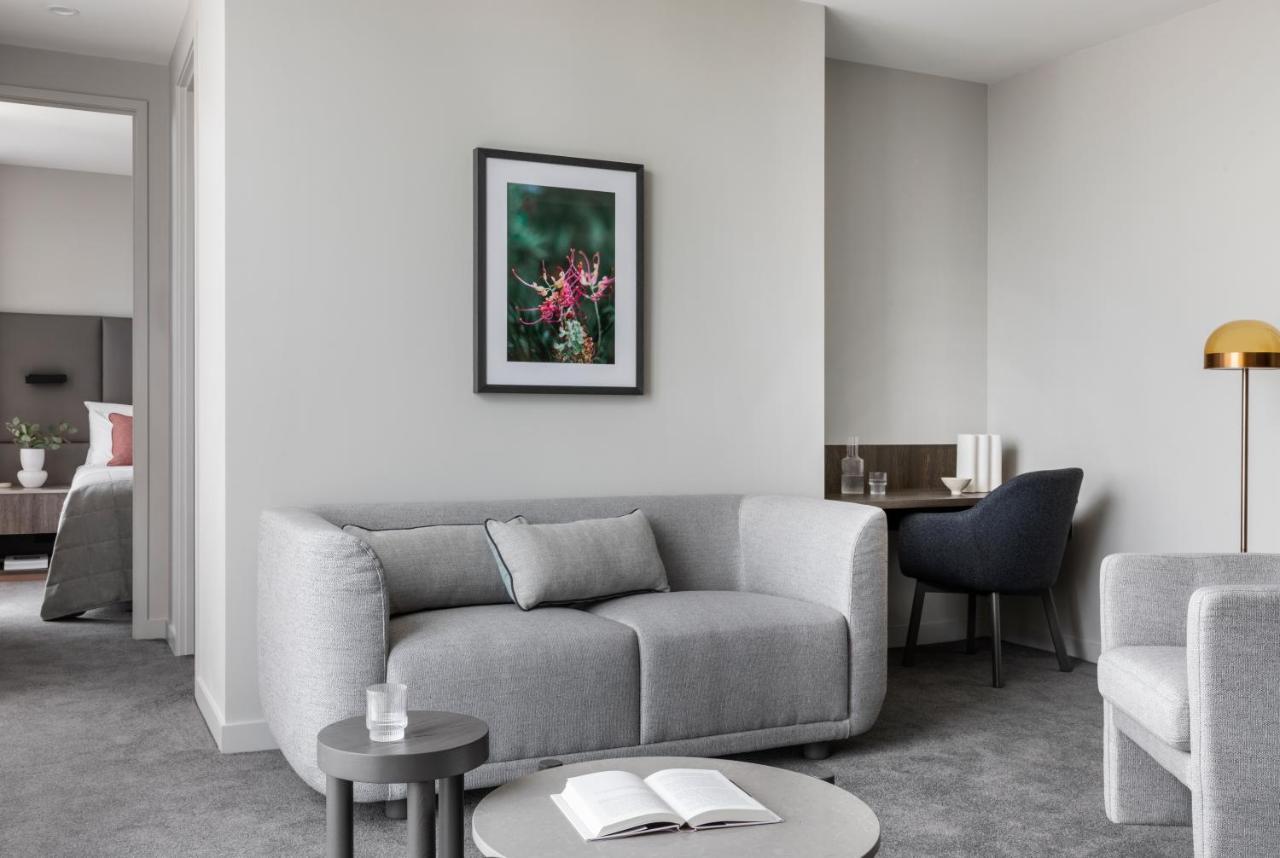 Oakwood Premier Melbourne Aparthotel Eksteriør bilde A suite at the hotel