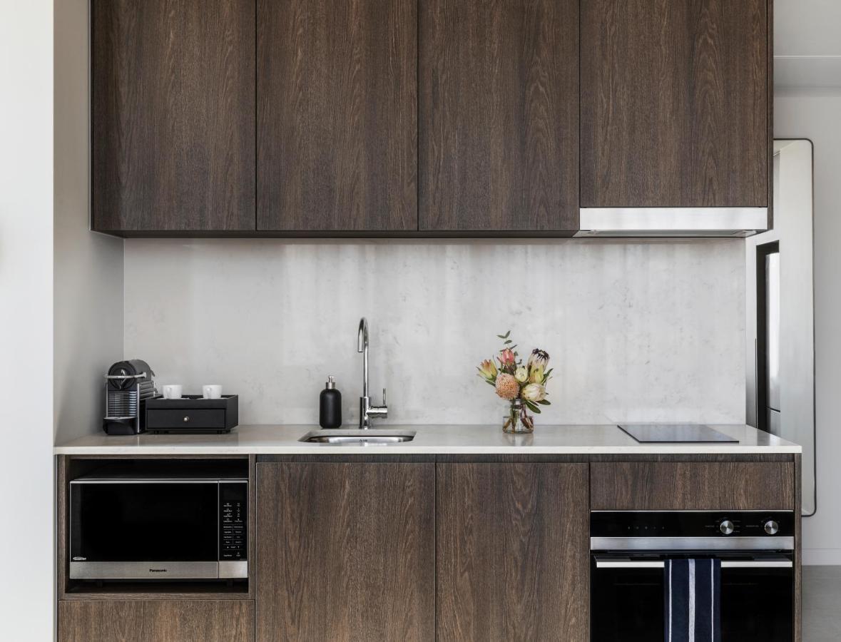 Oakwood Premier Melbourne Aparthotel Eksteriør bilde A kitchen in a typical apartment