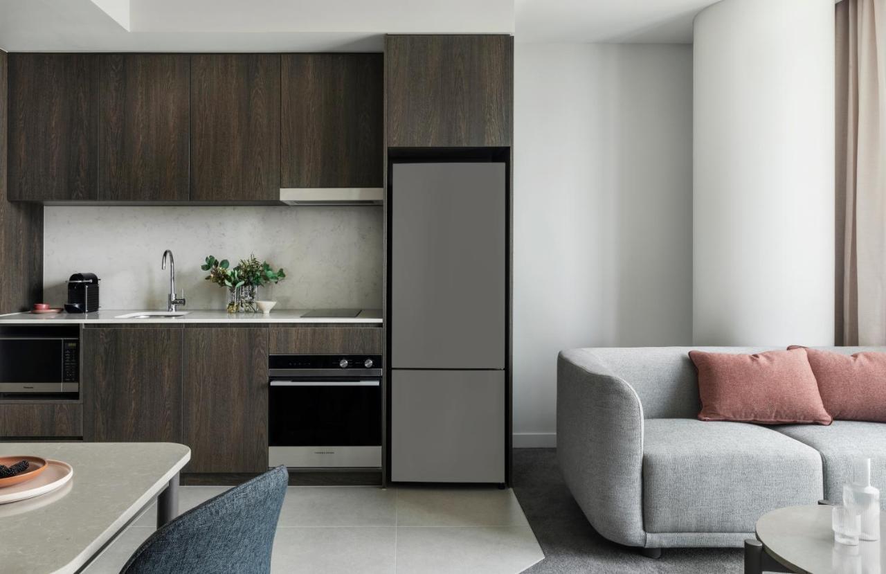 Oakwood Premier Melbourne Aparthotel Eksteriør bilde A bottom freezer refrigerator
